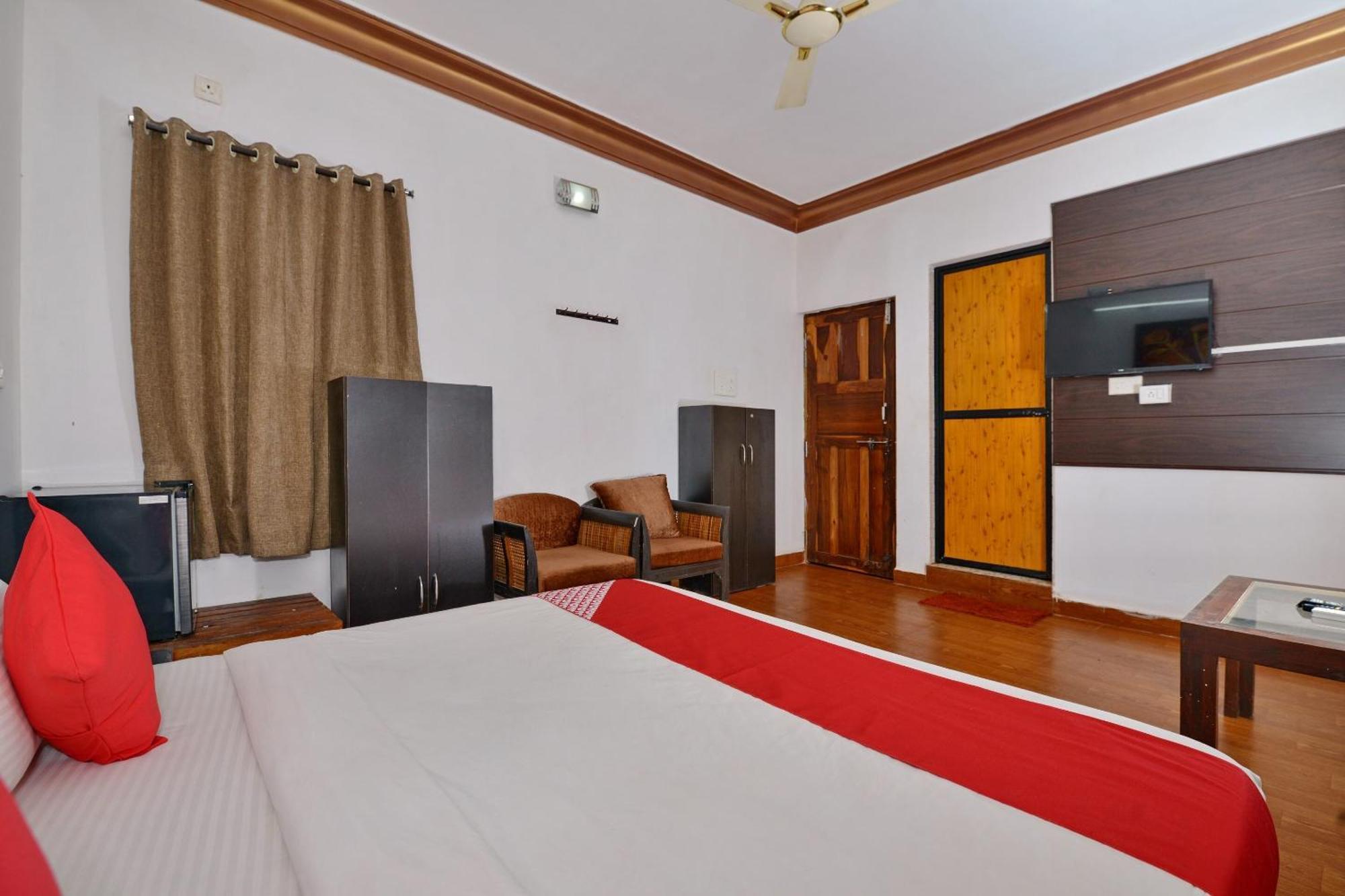 Collection O Retreat Morjim Resort Buitenkant foto