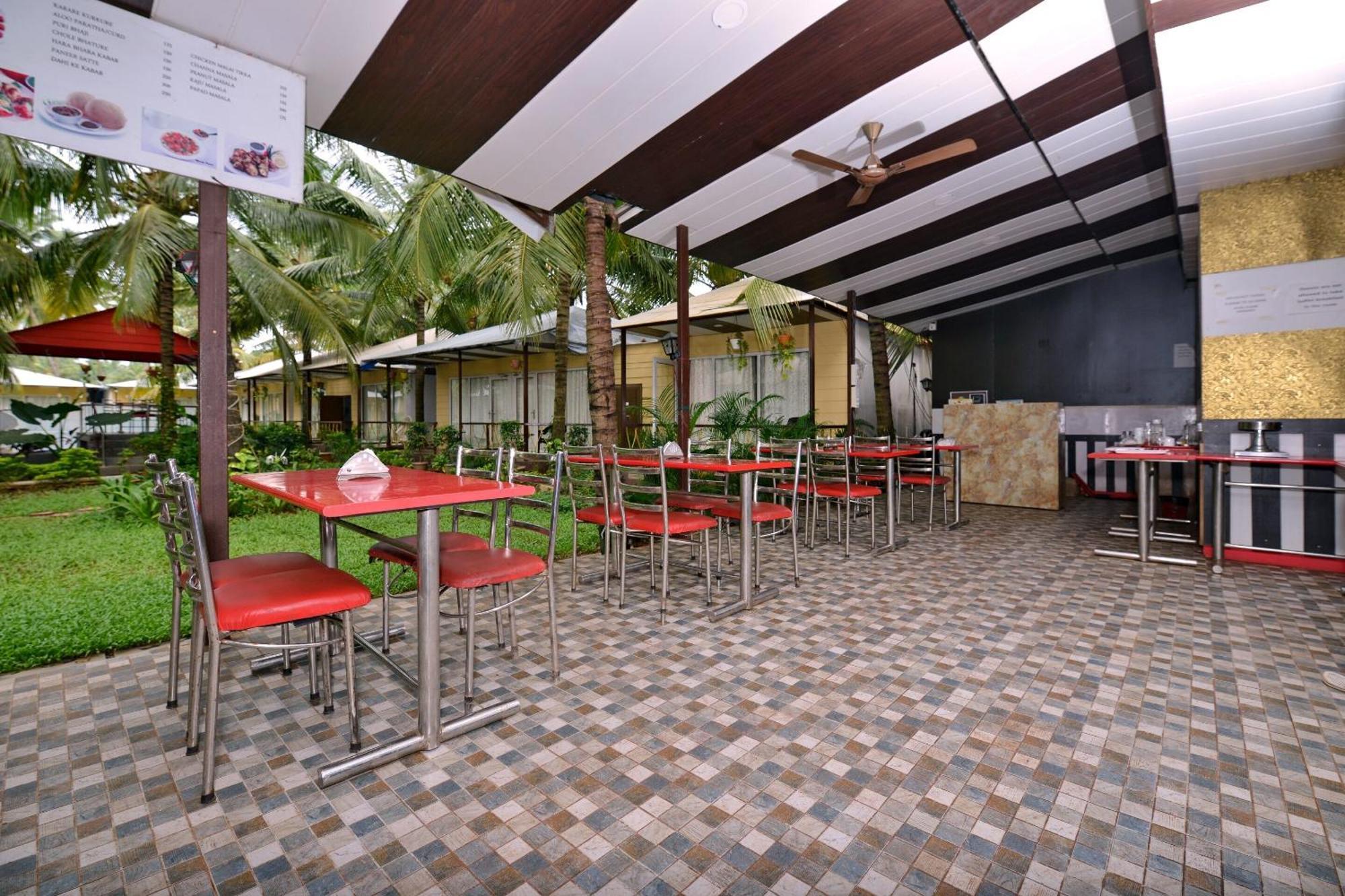 Collection O Retreat Morjim Resort Buitenkant foto