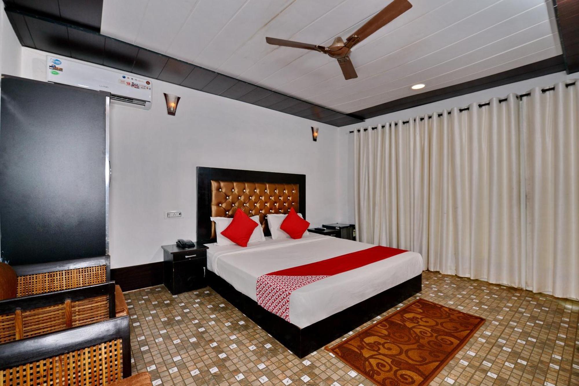 Collection O Retreat Morjim Resort Buitenkant foto