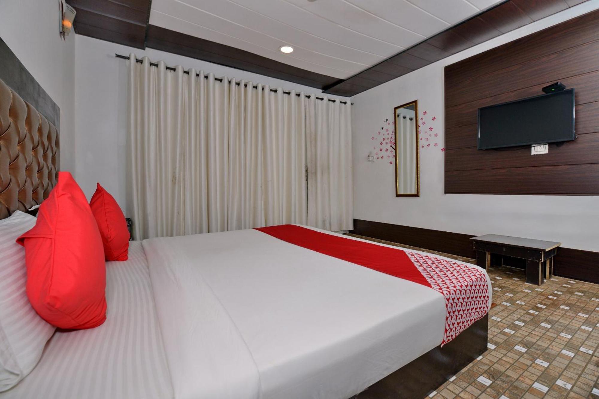 Collection O Retreat Morjim Resort Buitenkant foto