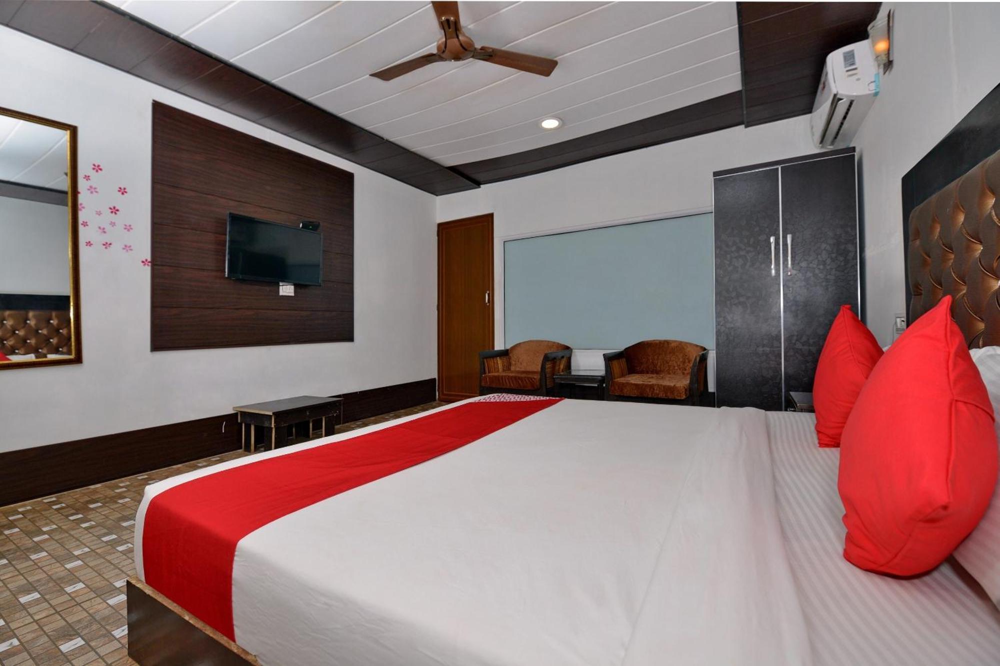 Collection O Retreat Morjim Resort Buitenkant foto