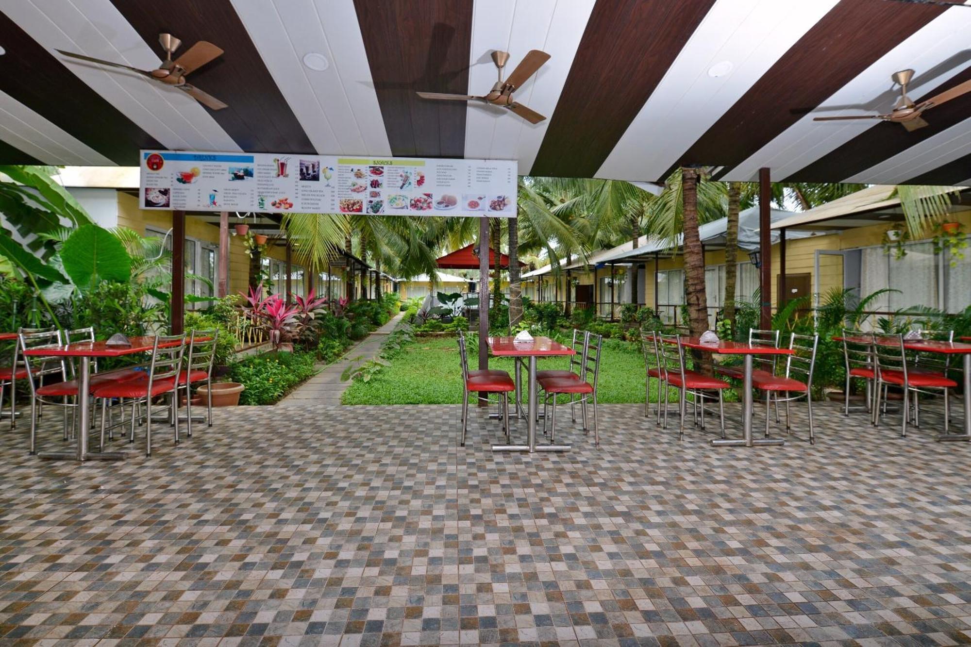Collection O Retreat Morjim Resort Buitenkant foto
