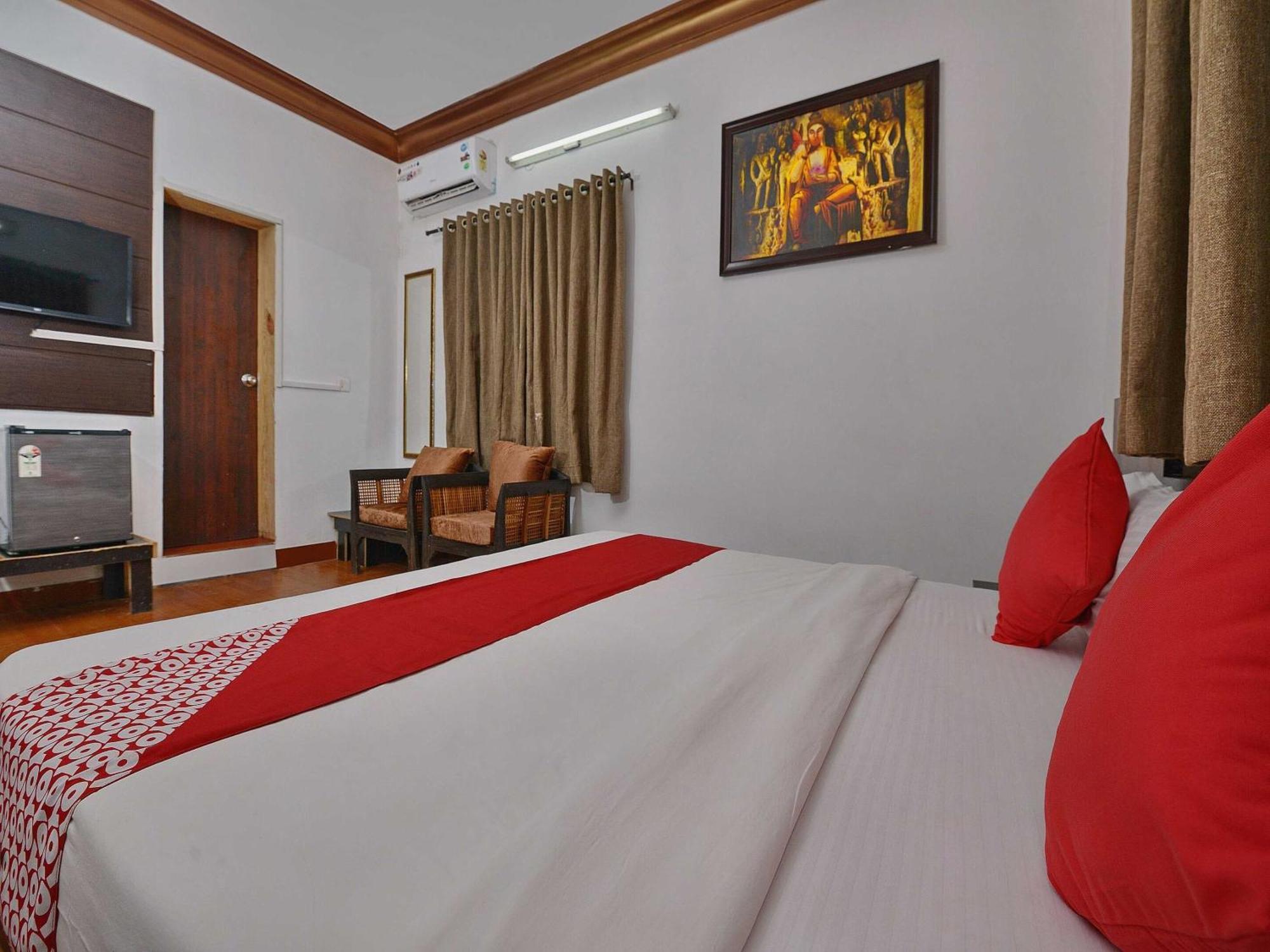 Collection O Retreat Morjim Resort Buitenkant foto