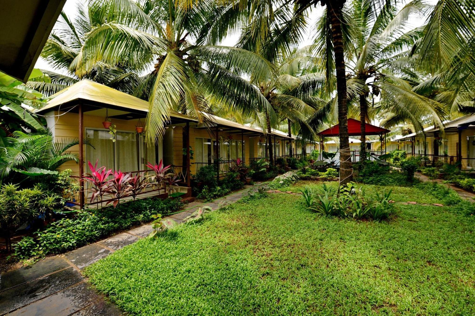 Collection O Retreat Morjim Resort Buitenkant foto