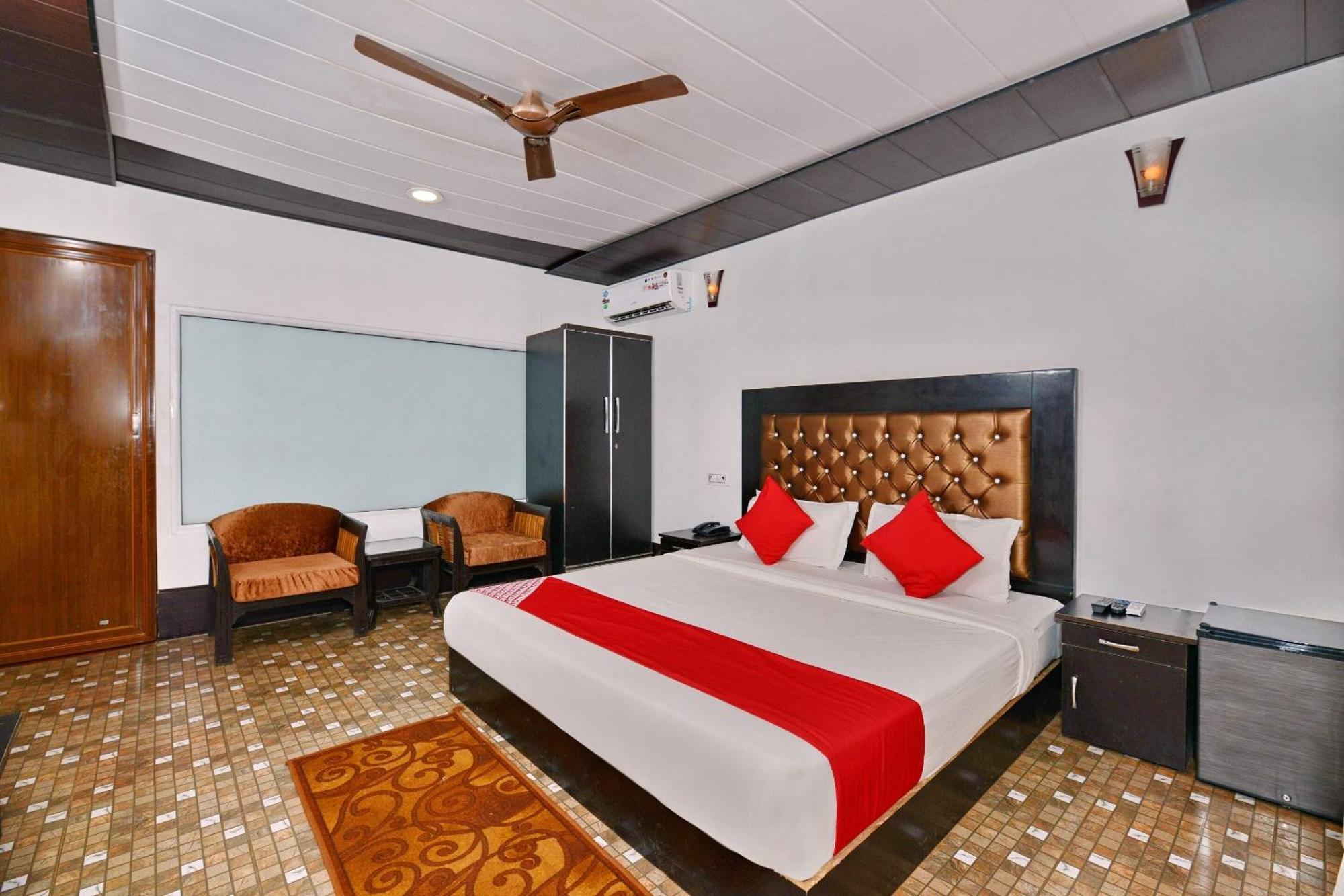 Collection O Retreat Morjim Resort Buitenkant foto