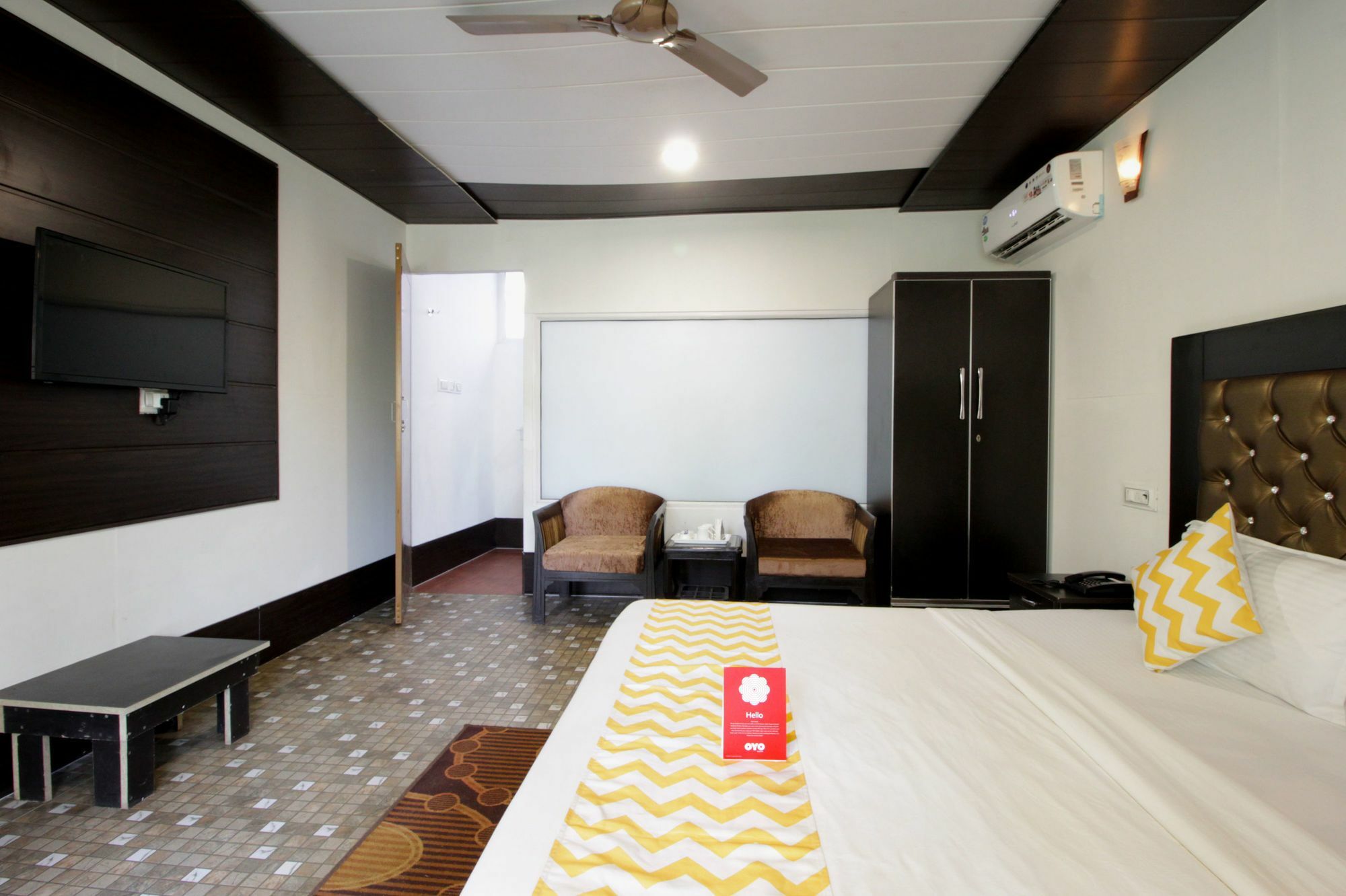 Collection O Retreat Morjim Resort Buitenkant foto